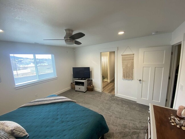 Building Photo - 546 E 625 S