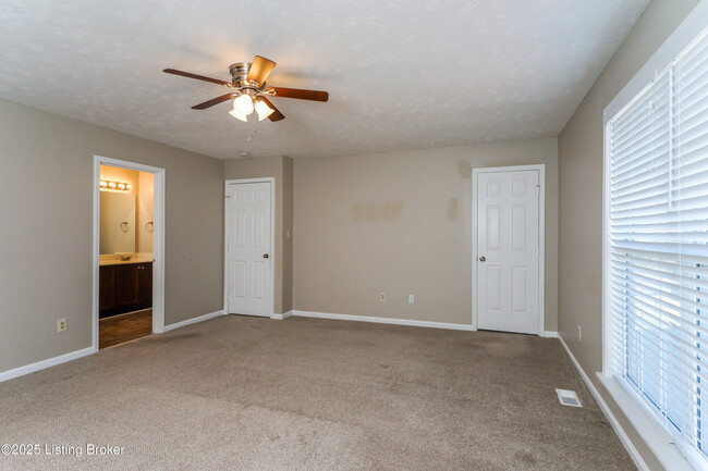 Building Photo - 4623 Wooded Oak Cir