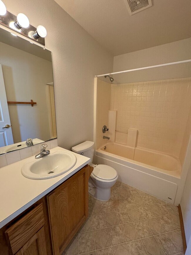 Building Photo - 12950 SW Mayview Way