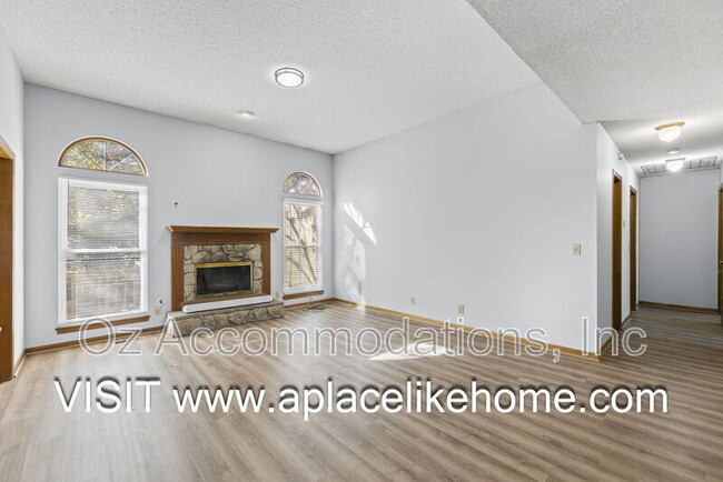 Building Photo - 15306 Riley St