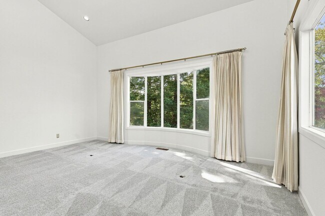 Building Photo - 25 Biscayne Ct