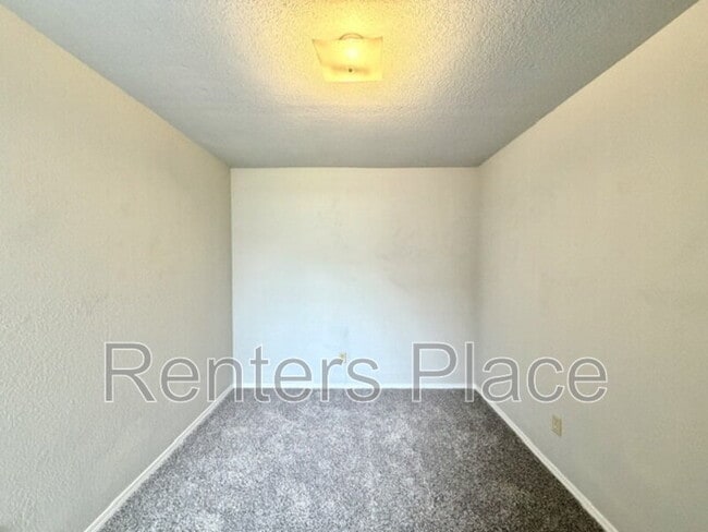 Building Photo - 1548 E 74th St