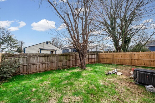 Building Photo - 1044 Grant Way SE