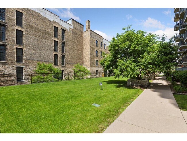 Building Photo - 730 N 4th St