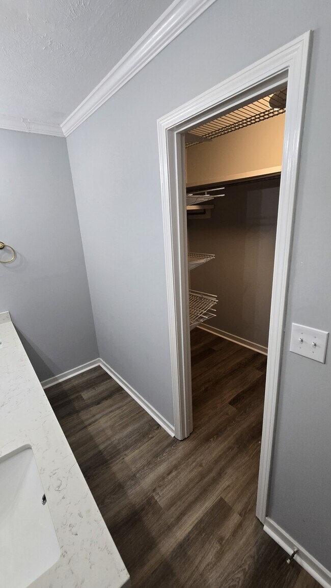 Building Photo - 405 Brentwood Dr