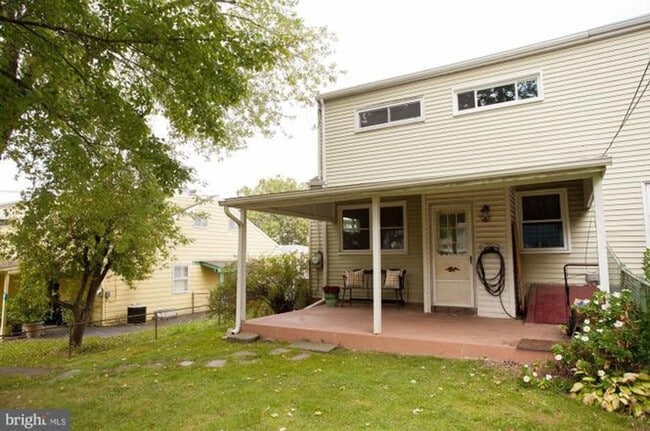 Building Photo - Recently Updated 4BR/2BA Twin with Central Air & Fenced Backyard