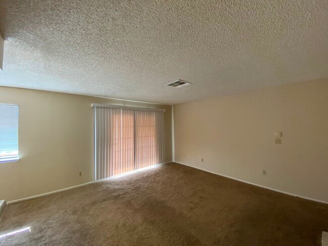 Building Photo - 101 Luna Way