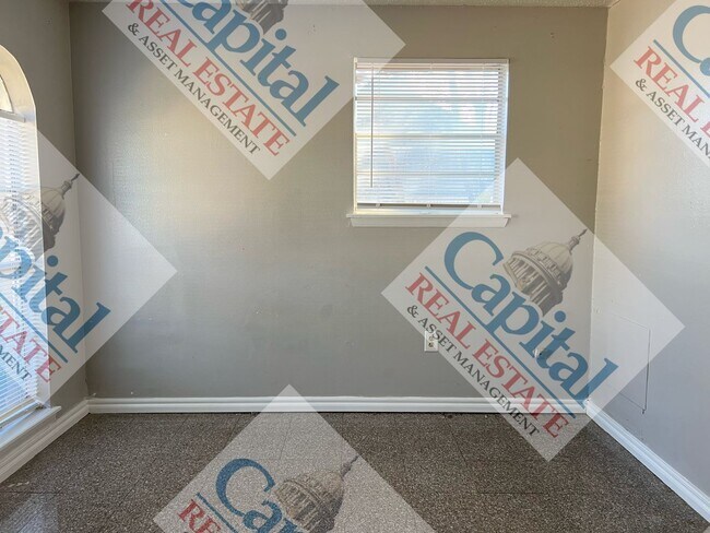 Building Photo - 3 Bedroom With Move In Special