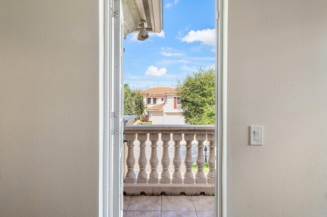 Building Photo - 3381 Lago De Talavera