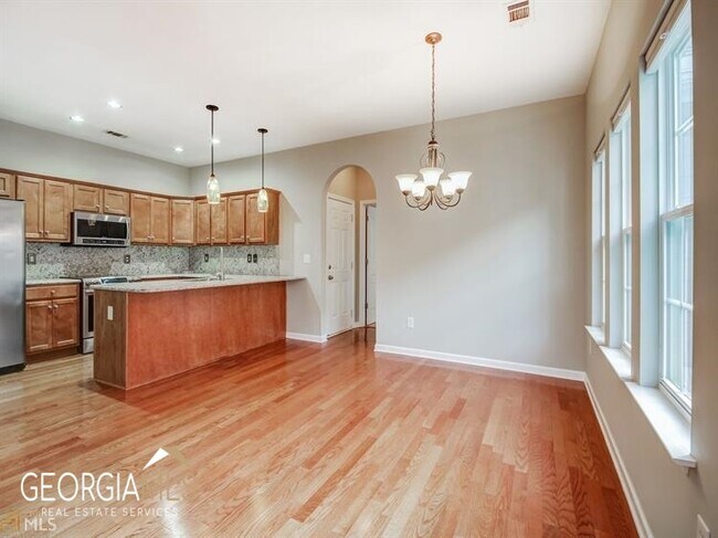 Building Photo - 54 Medallion Park