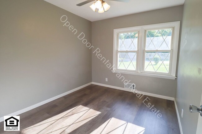 Building Photo - $200 off first months rent! Newly updated ...