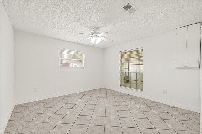 Building Photo - 9208 Carousel Ln