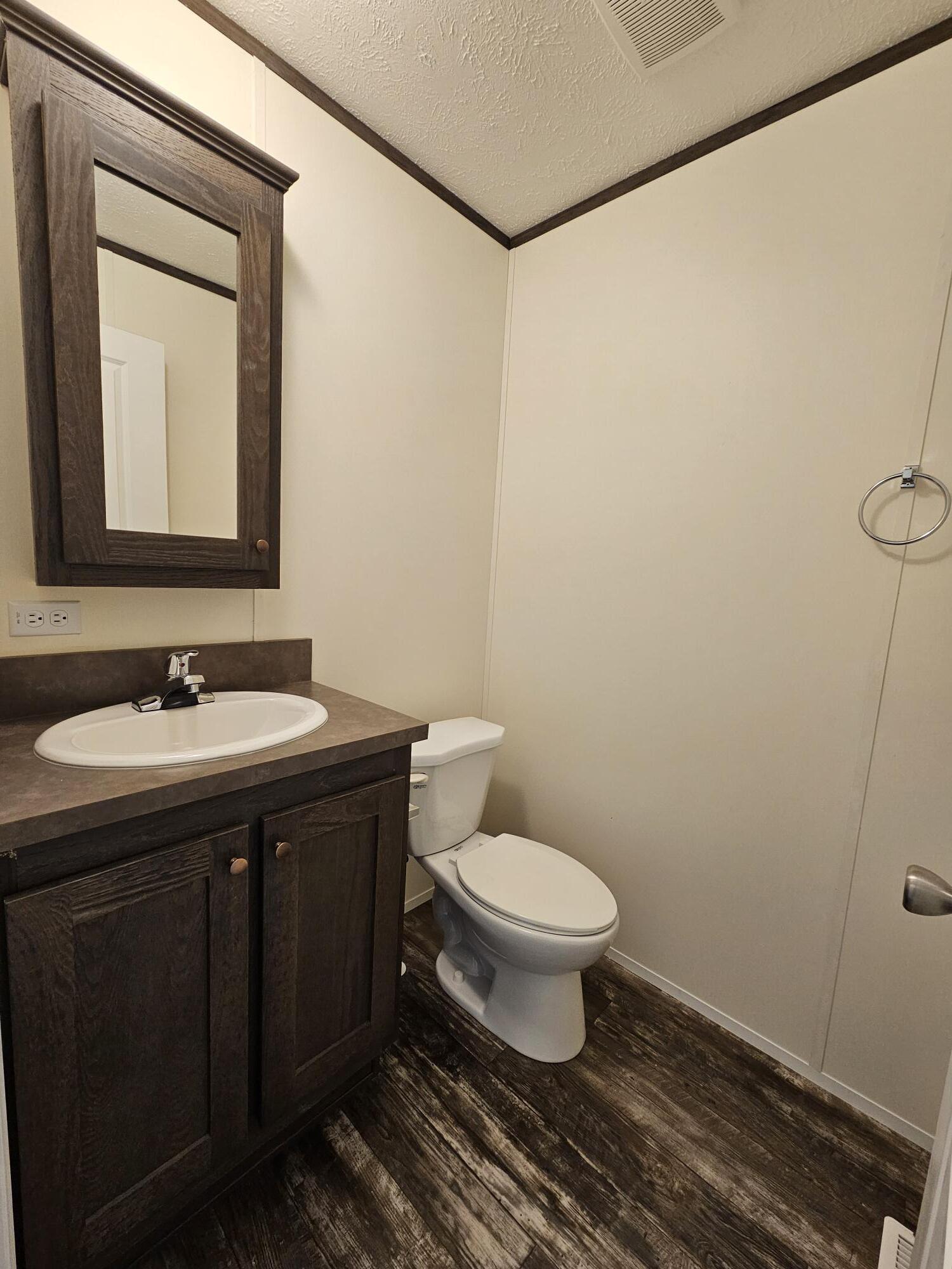 Building Photo - 441 Tulip Dr
