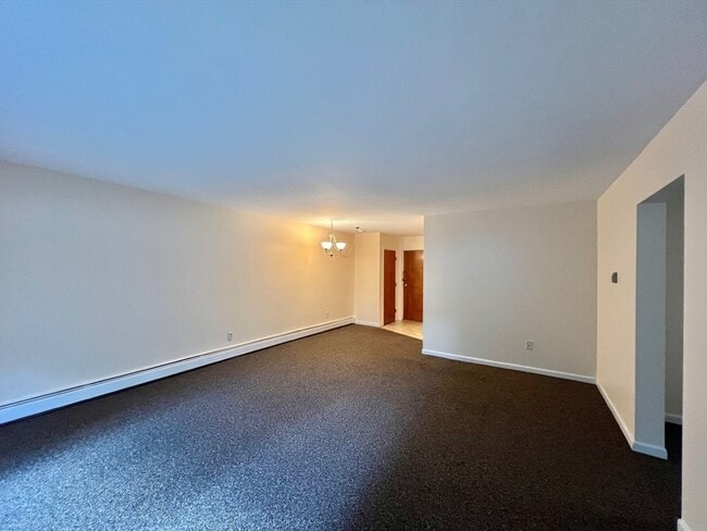 Building Photo - 33 Paul St