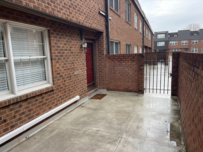 Primary Photo - 400 N Haddon Ave