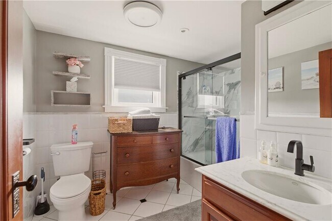 Building Photo - 23 Clinton St