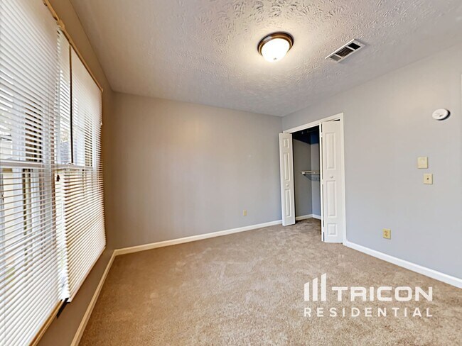 Building Photo - 5044 Rosemeade Ct