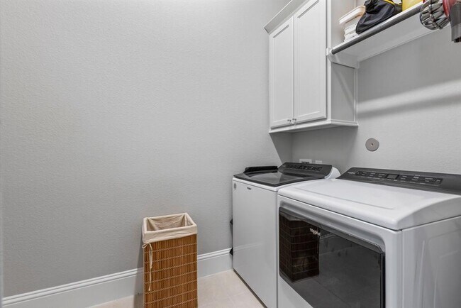 Building Photo - 2311 Pale Star Dr