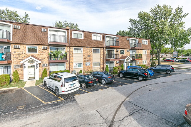 Building Photo - 10540 Ridgeland Ave
