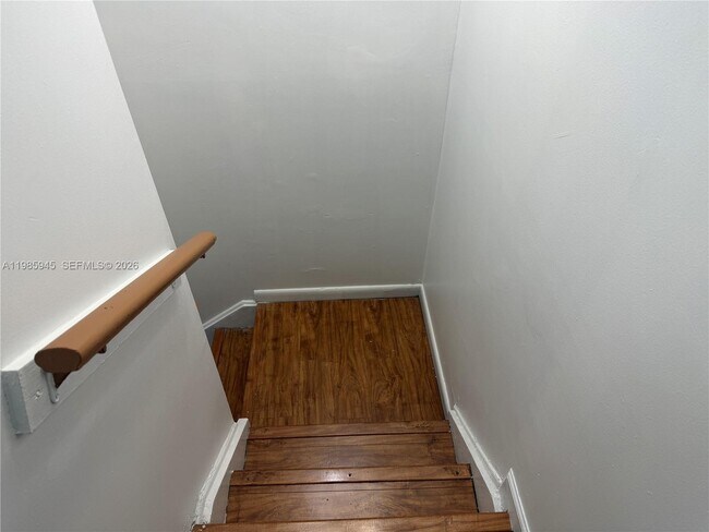 Building Photo - 3962 Inverrary Dr