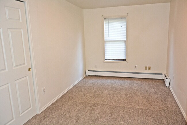 Building Photo - Detached Rental Property