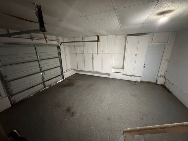 Building Photo - 3/2 Orlando Home Large Back Yard Immediate Move In!