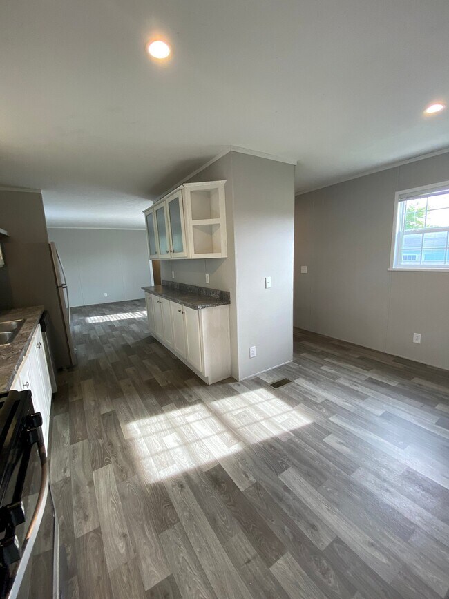 Building Photo - 2128 N Sheeran Dr