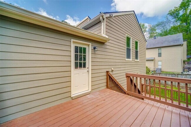 Building Photo - 2218 Woodfern Dr