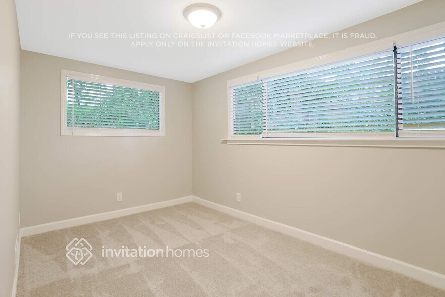 Building Photo - 1136 Woodleigh Rd SW