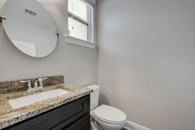 Building Photo - Midtown Tallahassee Home