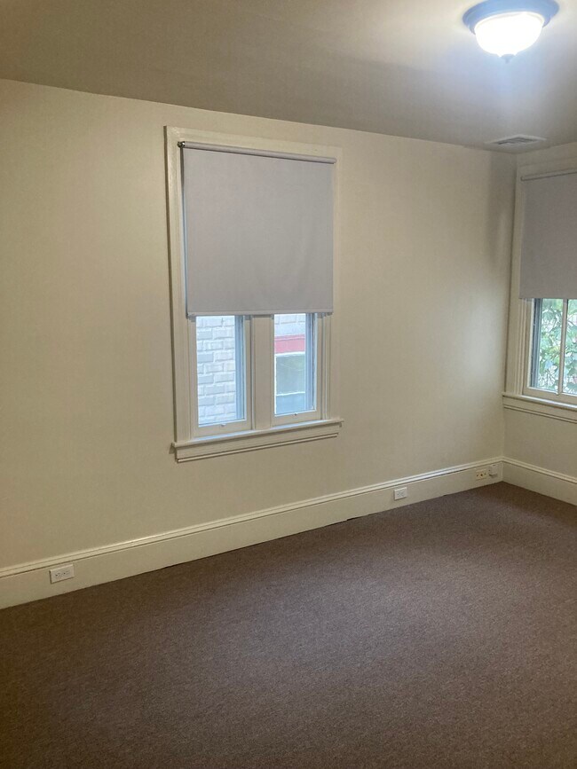 Building Photo - 1167 Main St