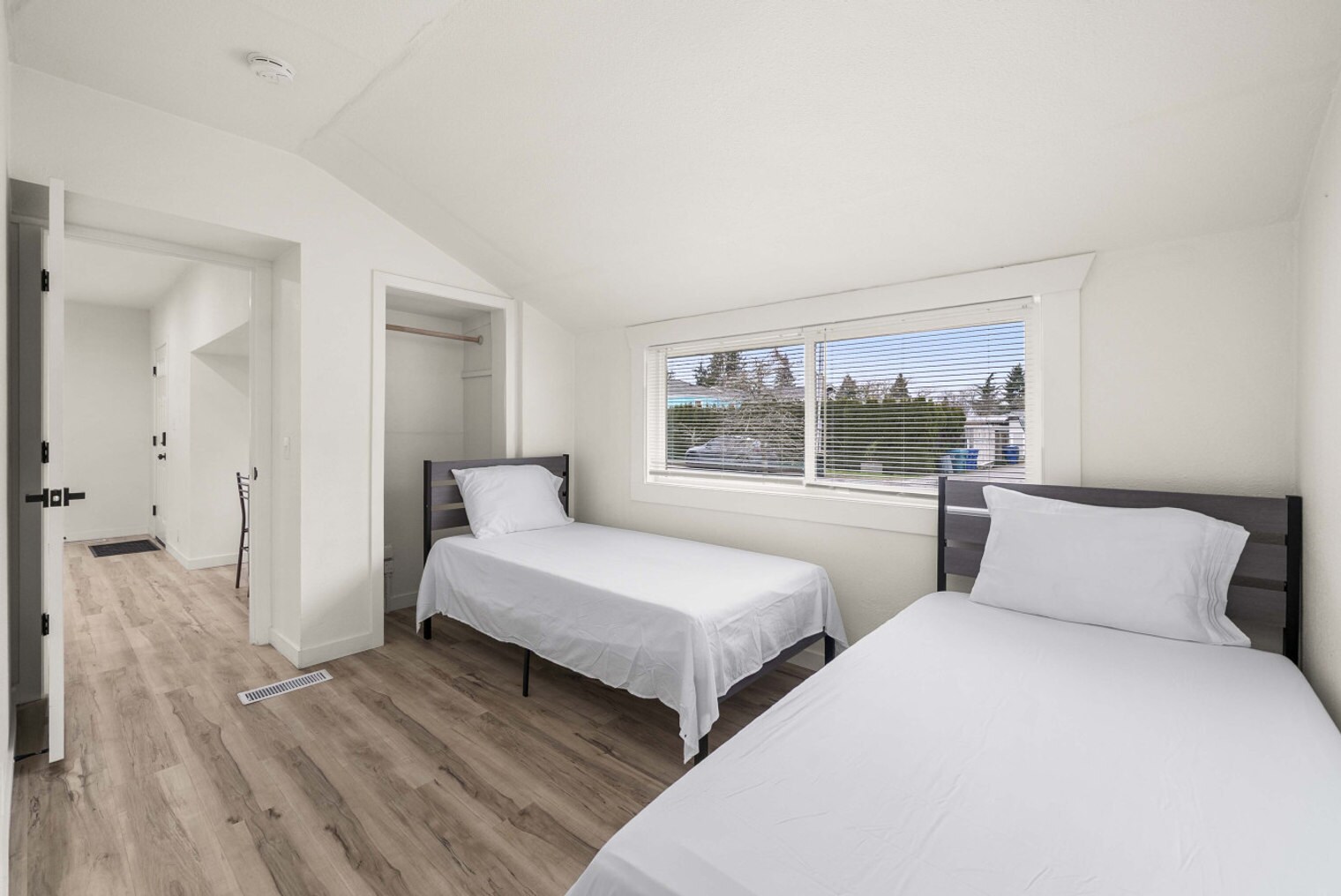 Building Photo - 815 SW Cloverdale St