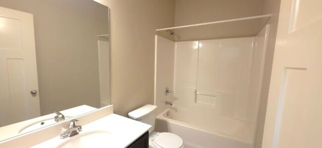 Building Photo - Brookside Crossing!