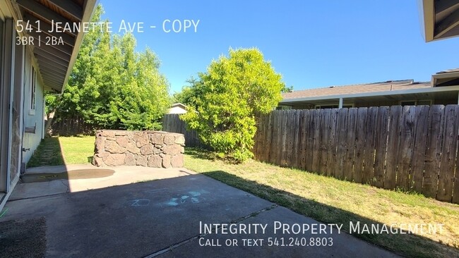 Building Photo - 541 Jeanette Ave