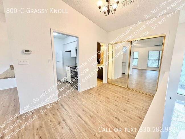 Building Photo - 800 Grassy Knoll