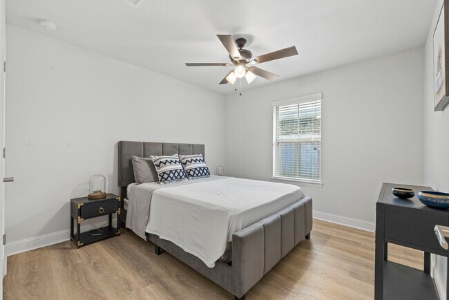 Building Photo - 13301 Lago Acero