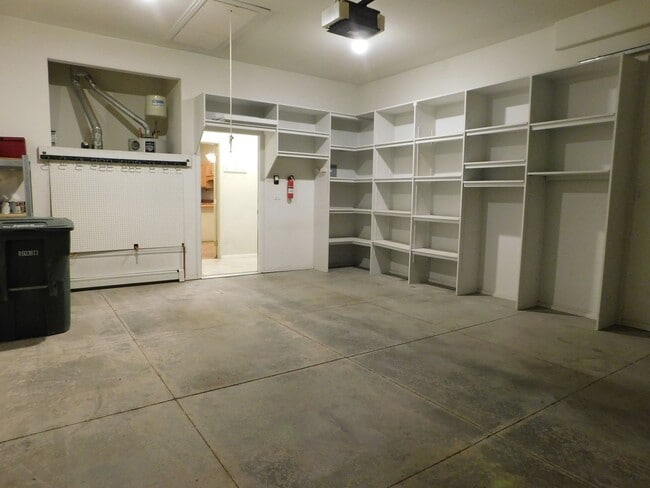 Building Photo - Spacious Duplex in N Grand Junction