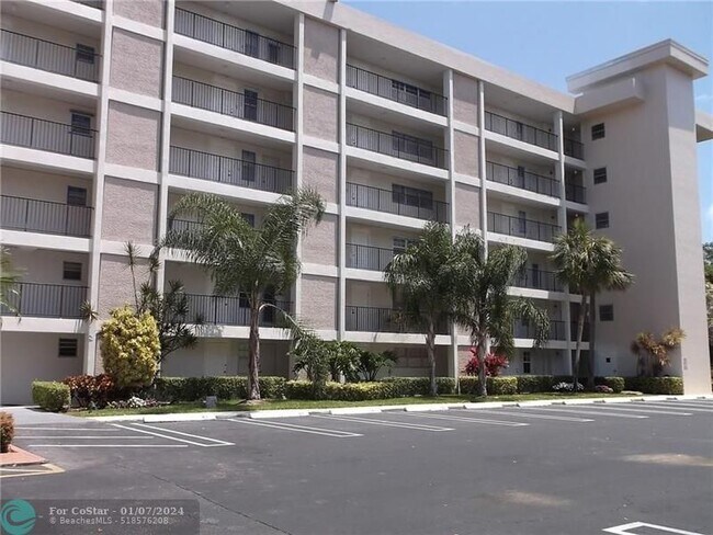 Primary Photo - 2901 S Palm Aire Dr