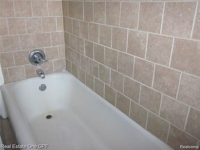 Building Photo - 1005 Beaconsfield Ave