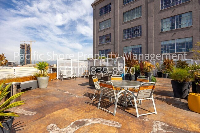 Building Photo - Large Loft with Modern Finishes at Historic Toy Factory Lofts!