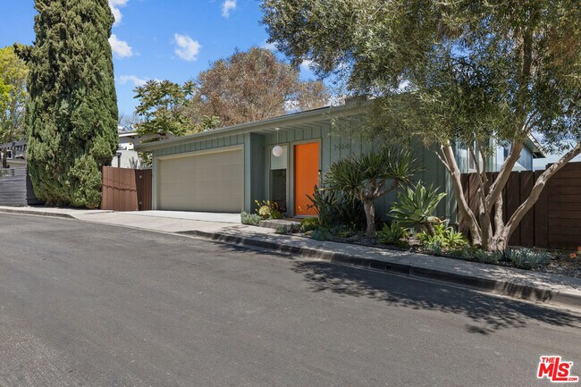 Building Photo - 3926 W Point Dr