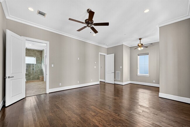 Building Photo - 2116 Mason St