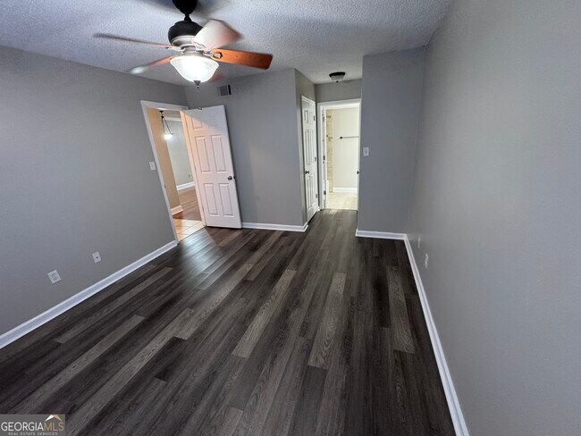 Building Photo - 1055 Baxter St