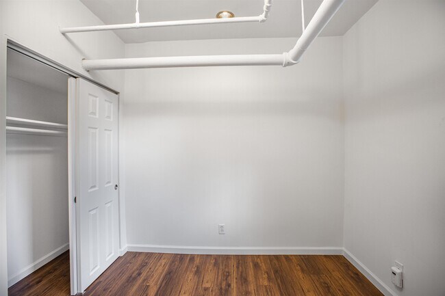 Building Photo - 7812 Hudson Ave