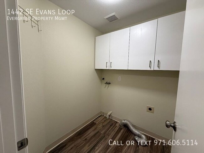 Building Photo - 1442 SE Evans Loop
