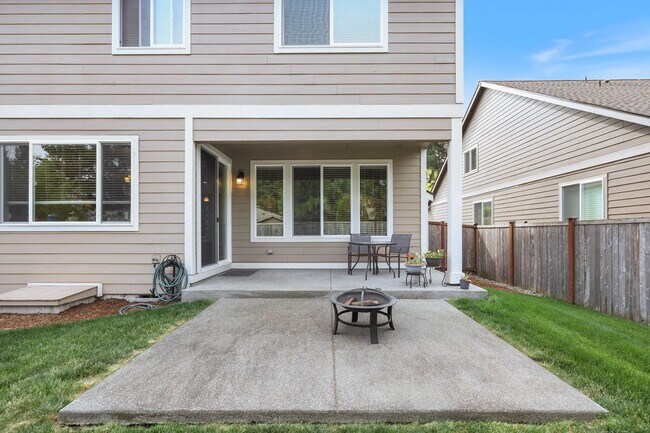 Building Photo - 5 bedroom high efficient home - Olympia Sc...
