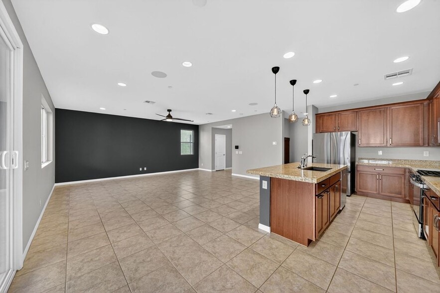 Building Photo - 8909 Wallner St