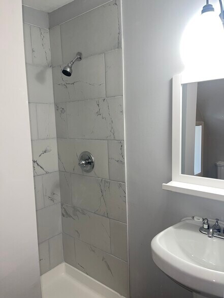 Building Photo - 3914 Maine Ave