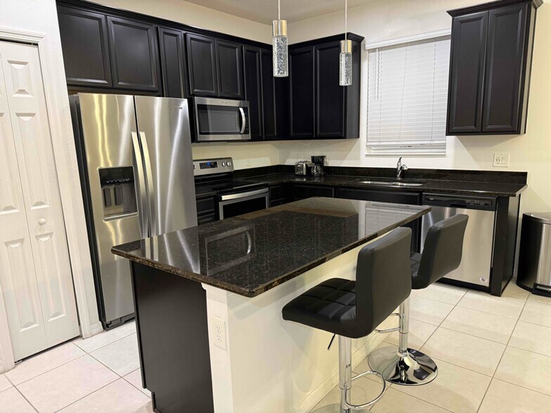Building Photo - 4247 Gumbo Limbo Dr