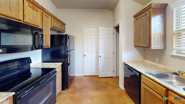 Building Photo - 1523 Aztec Trce